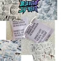 廠供10克硅膠干燥劑服飾服裝防潮珠五金工業(yè)吸濕防霉包現(xiàn)貨直發(fā)